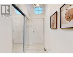 18 Brandy Lane Way, Newmarket, ON L3Y8P7 Photo 13
