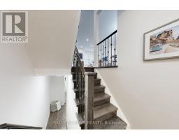 18 Brandy Lane Way, Newmarket, ON L3Y8P7 Photo 14