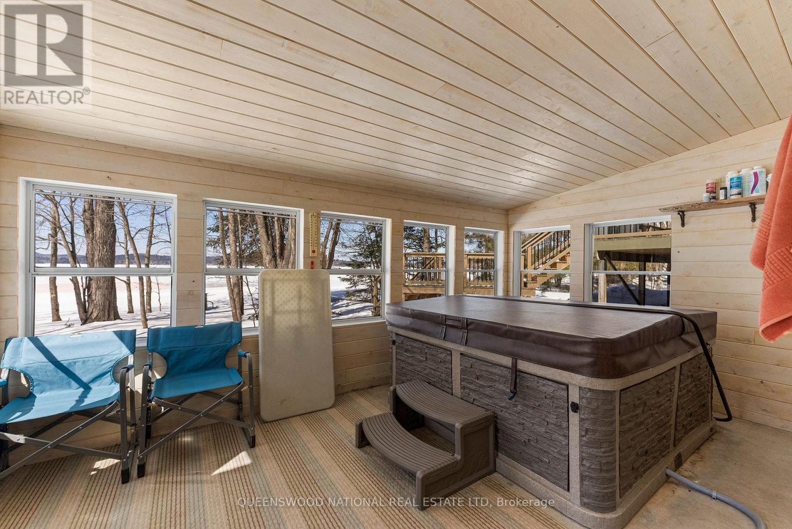 Hot Tub room overlooking lake