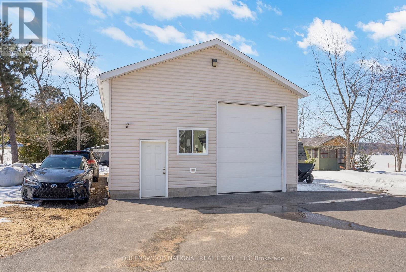 Detached garage with Xtra High automatic door