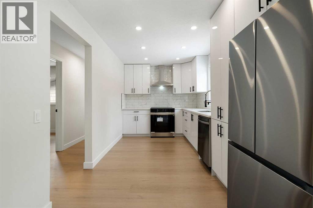 Single Family House for Sale in  Hawkwood Crescent NW Hawkwood Calgary 