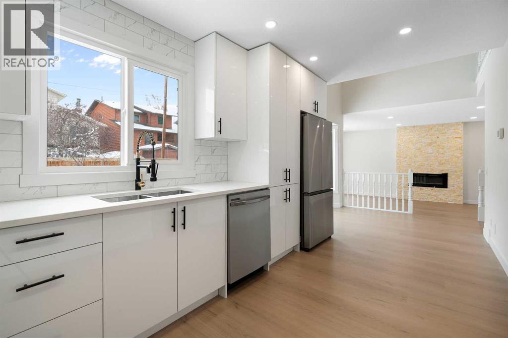 Single Family House for Sale in  Hawkwood Crescent NW Hawkwood Calgary 