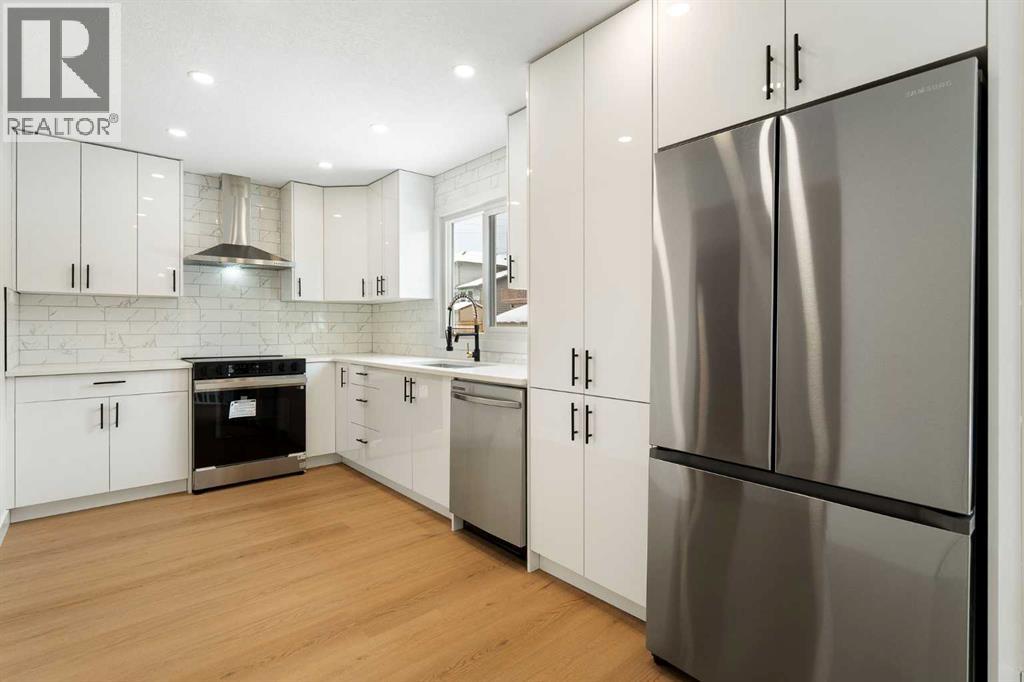 Single Family House for Sale in  Hawkwood Crescent NW Hawkwood Calgary 