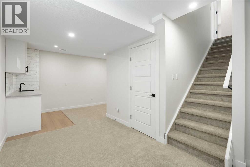 Single Family House for Sale in  Hawkwood Crescent NW Hawkwood Calgary 