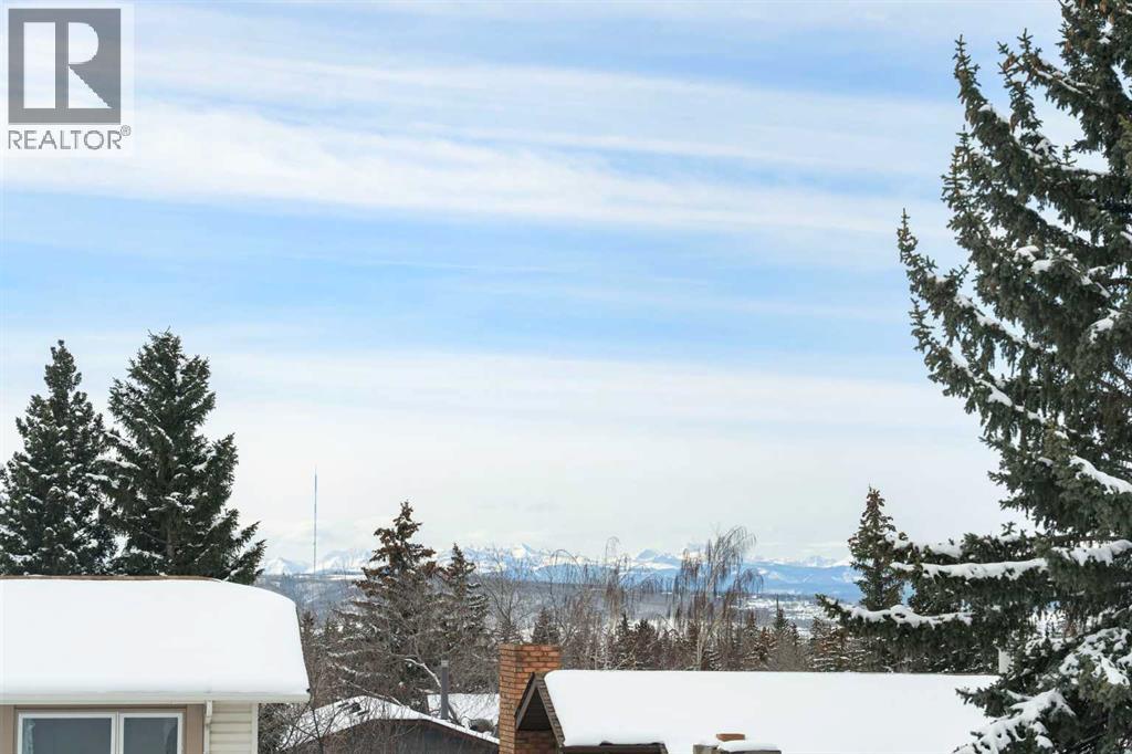 Single Family House for Sale in  Hawkwood Crescent NW Hawkwood Calgary 