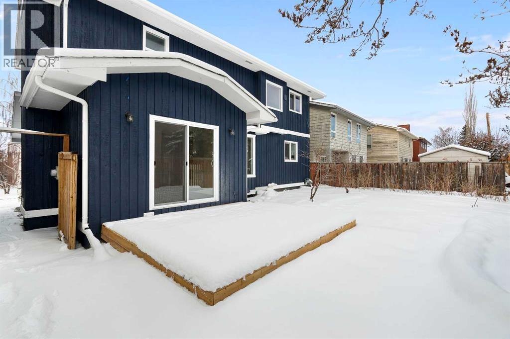 Single Family House for Sale in  Hawkwood Crescent NW Hawkwood Calgary 