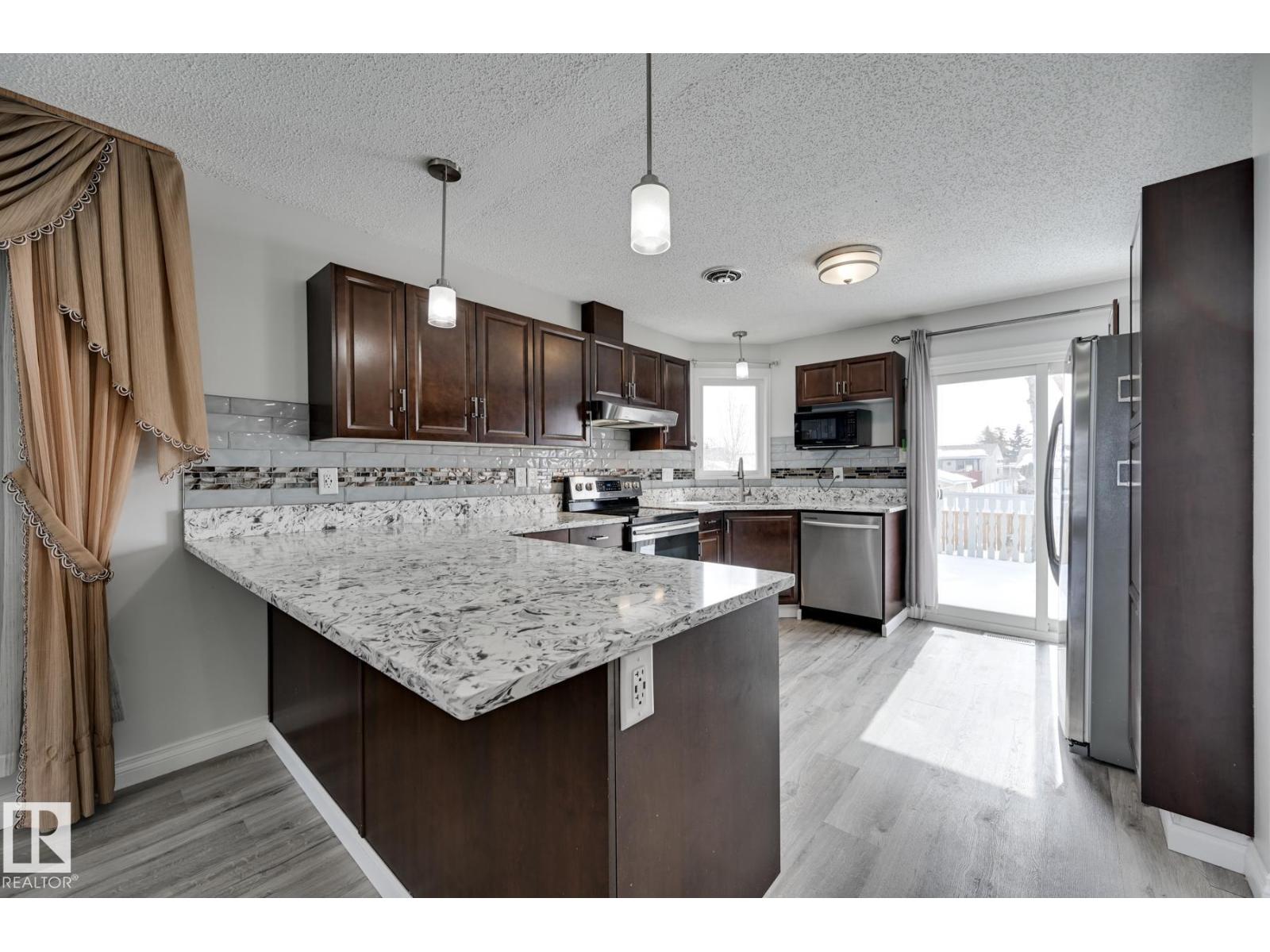 8507 152B AV NW - 5