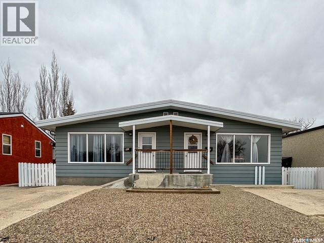 947 & 957 Connaught DRIVE, Swift Current, Saskatchewan