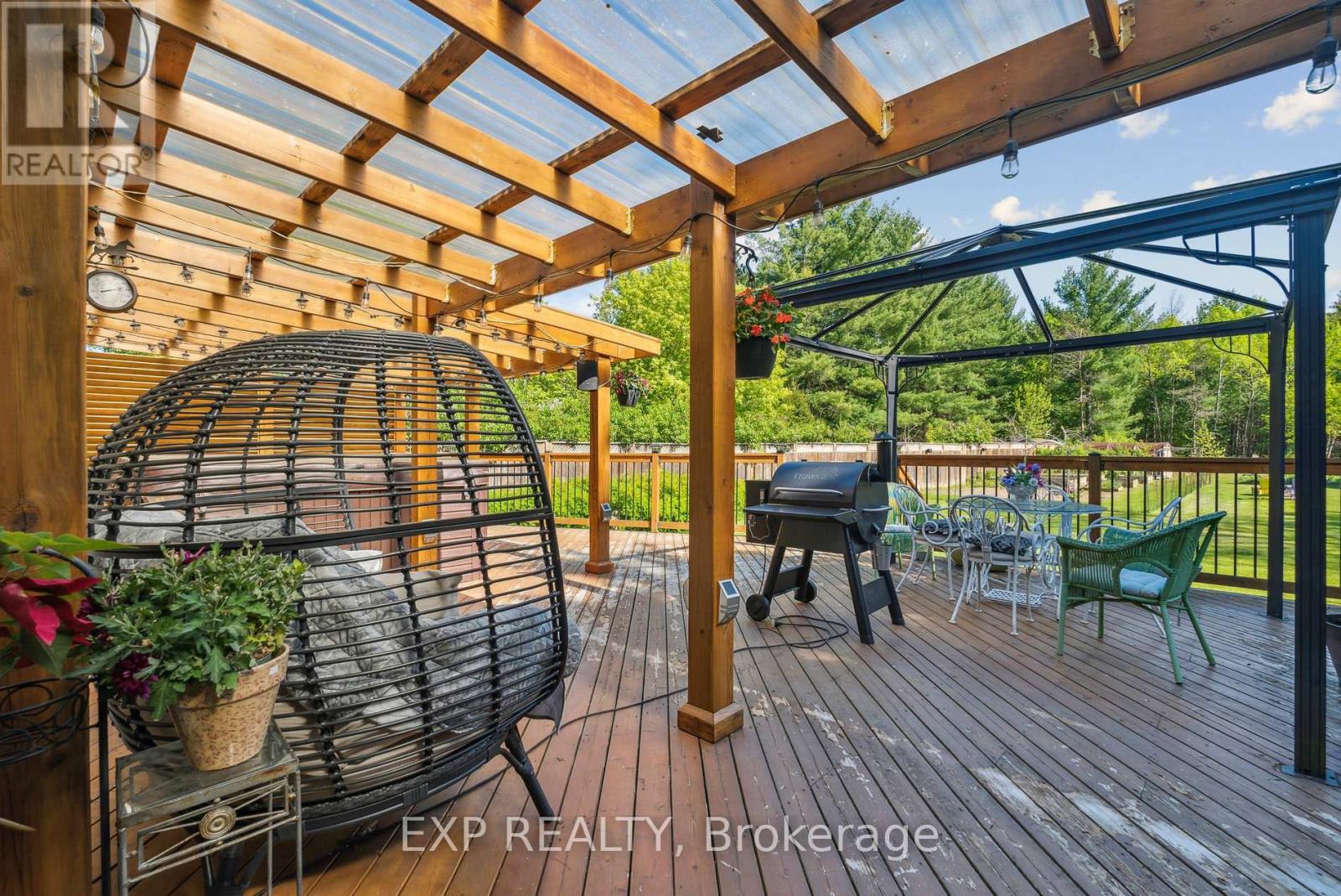 Large Deck for Entertaining