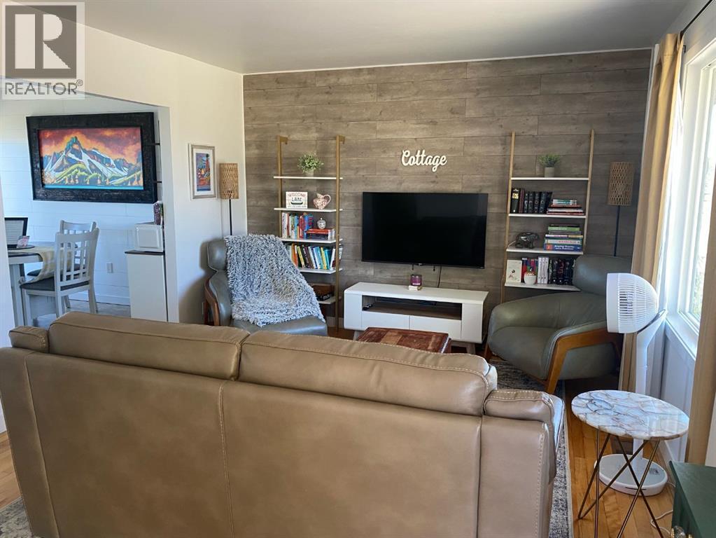 
          31 Mountain Vista Estates Drive
            <br/>
            <span>Hill Spring</span>
            , 
            <span>AB</span>
             <span>T0K1E0</span>
         - Photo 18