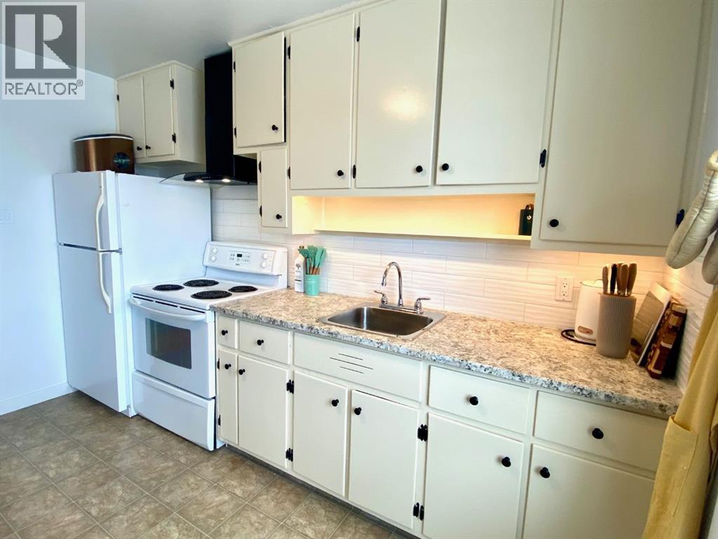 
          31 Mountain Vista Estates Drive
            <br/>
            <span>Hill Spring</span>
            , 
            <span>AB</span>
             <span>T0K1E0</span>
         - Photo 43