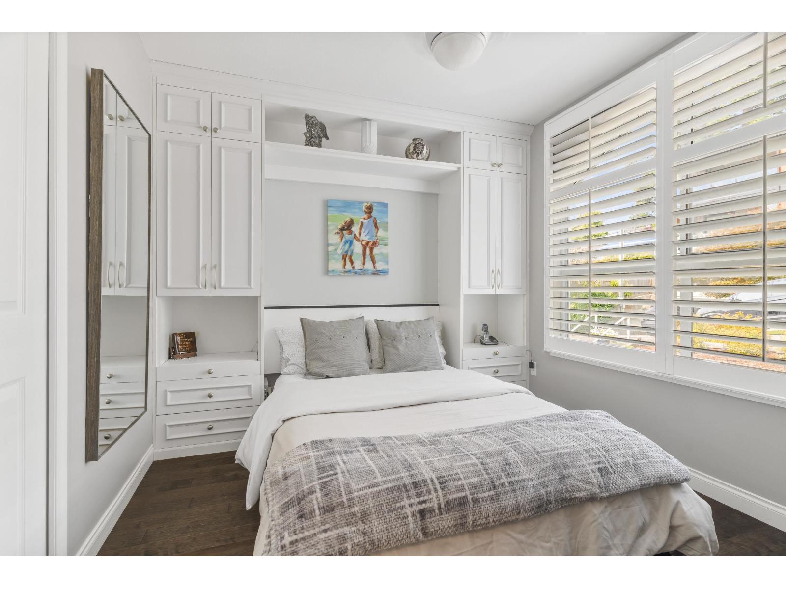 1157 VIDAL STREET, White Rock