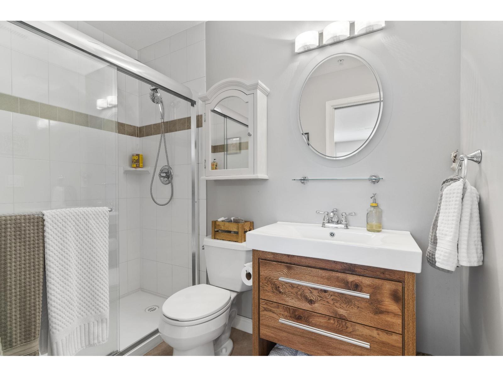 1157 VIDAL STREET, White Rock