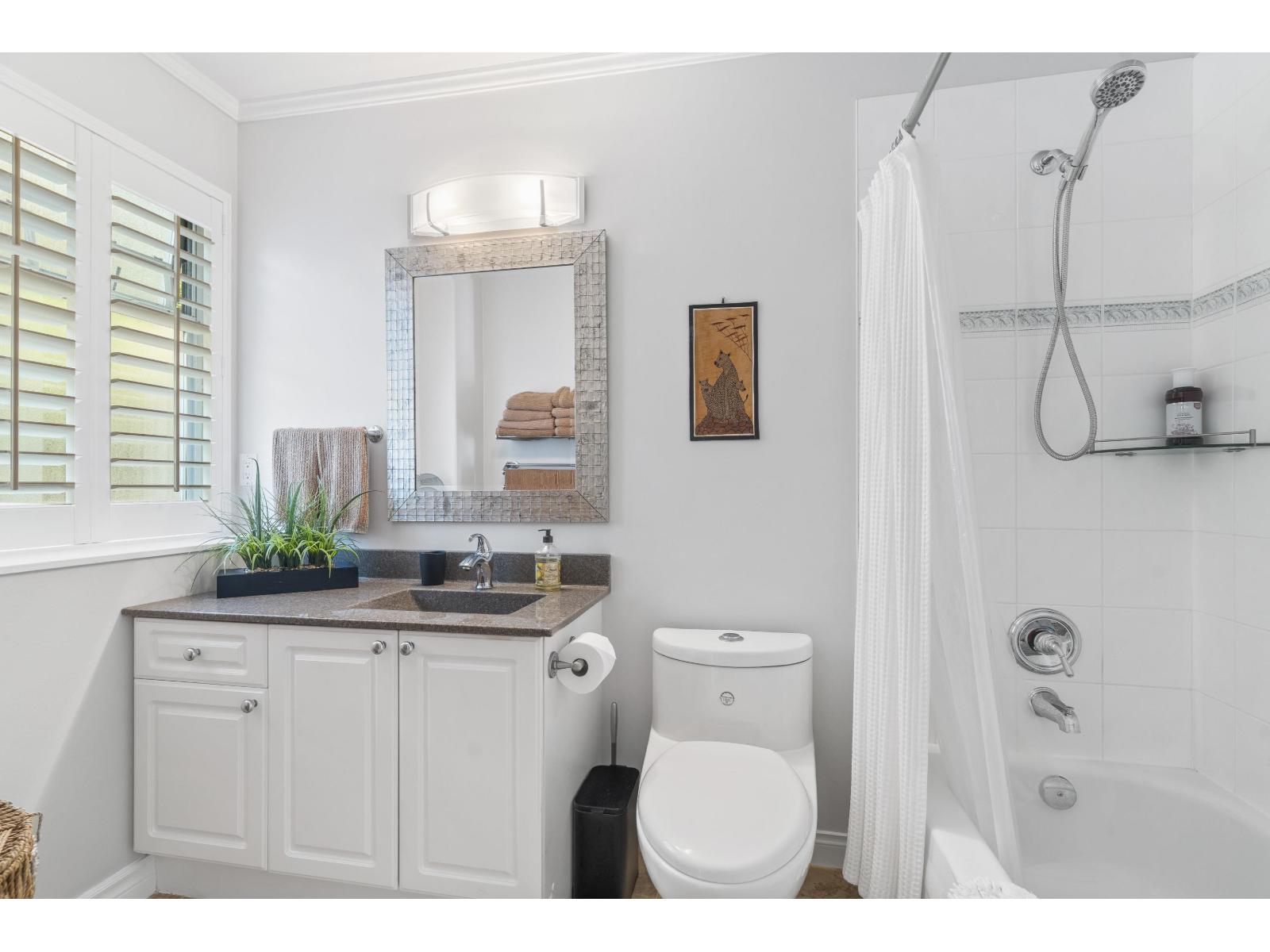 1157 VIDAL STREET, White Rock