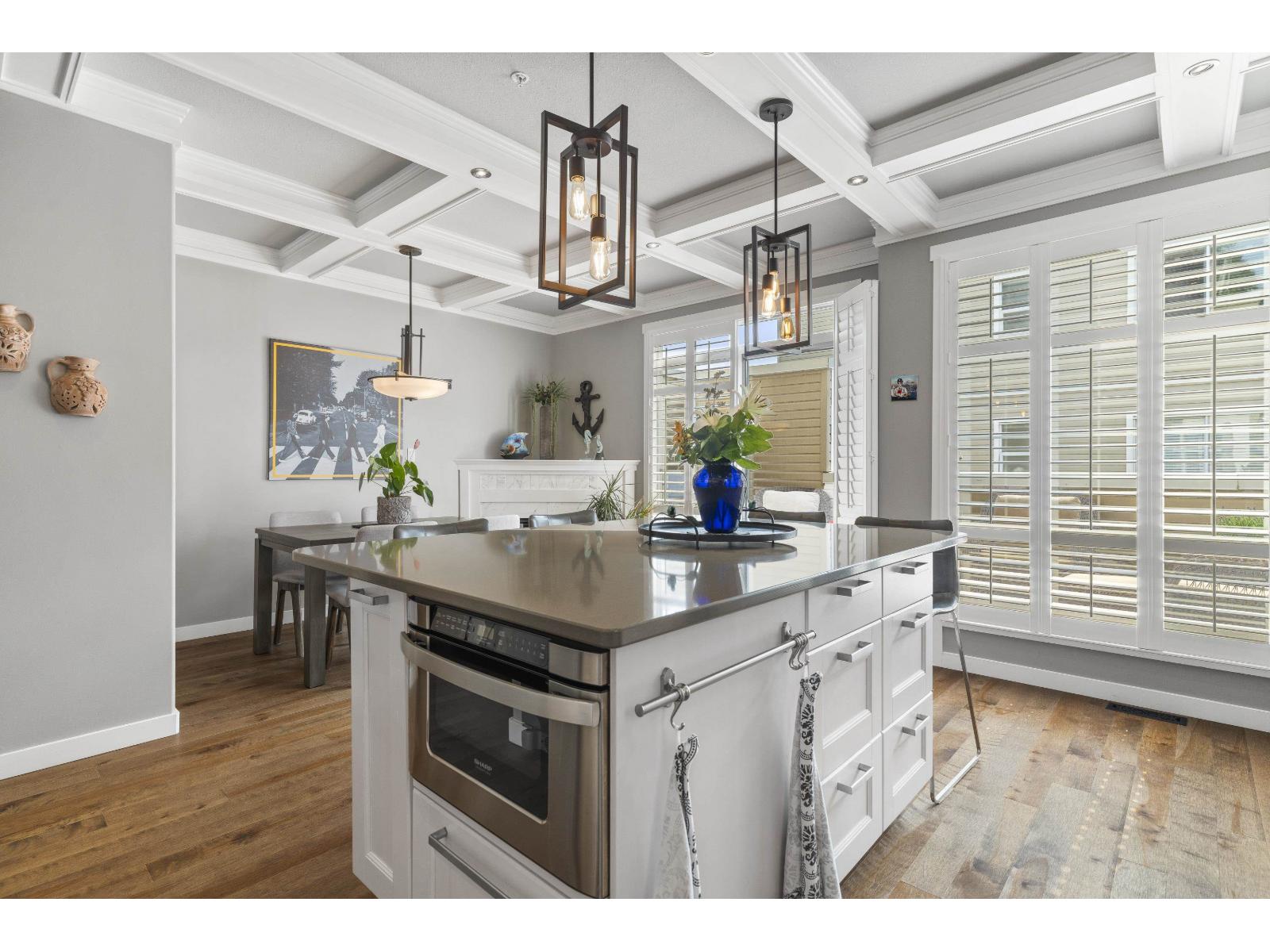 1157 VIDAL STREET, White Rock