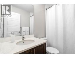 4pc Bathroom - 2001, 280 Williamstown Close Nw, Airdrie, AB T4B4B6 Photo 8