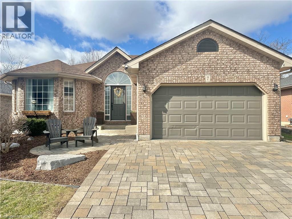 7 SPRUCE GROVE Court