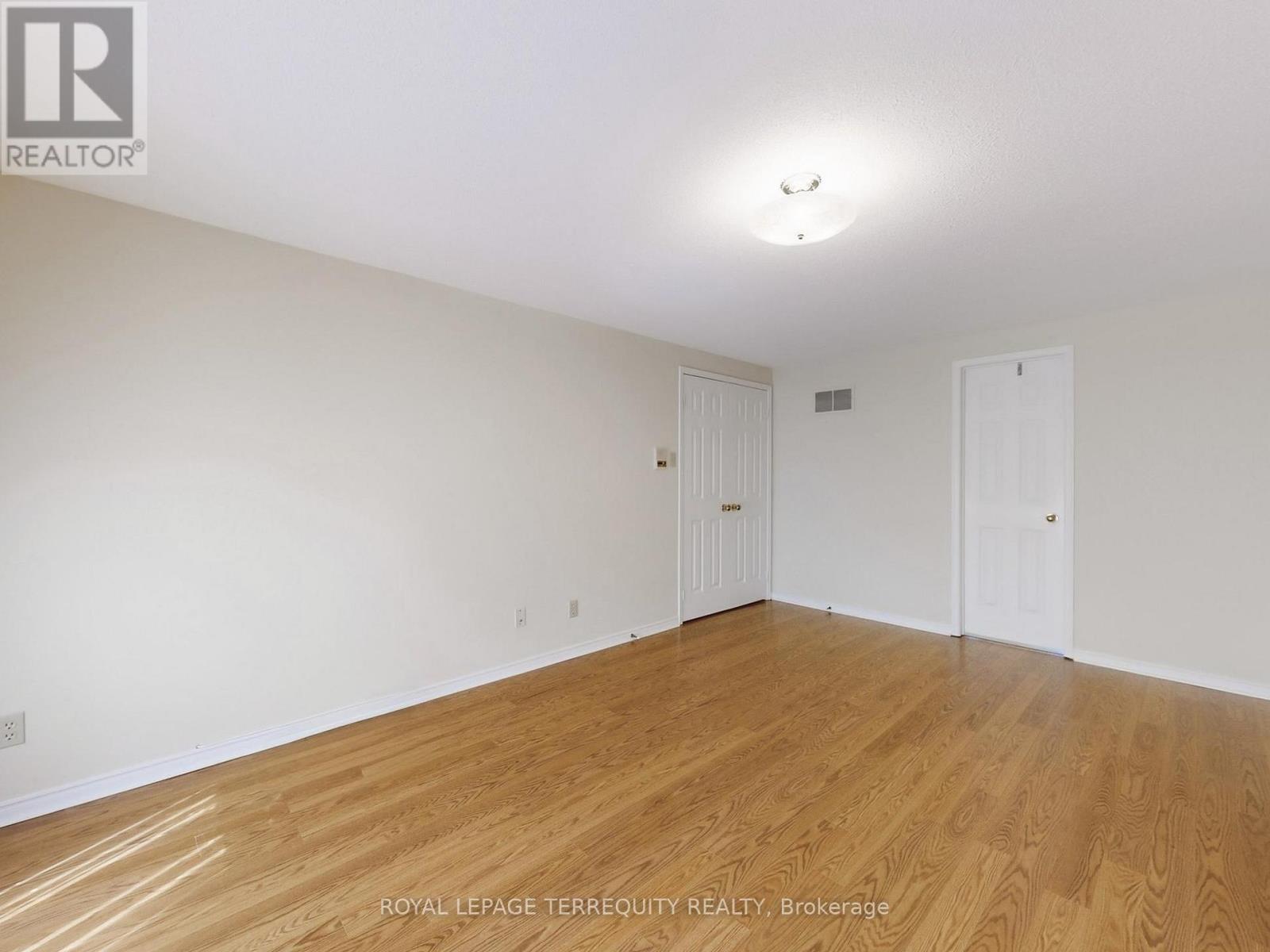 4 MOWAT COURT - 14