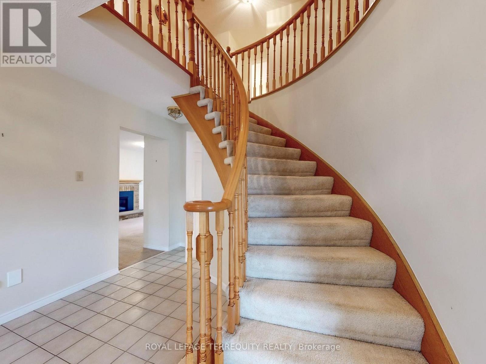 4 MOWAT COURT - 2