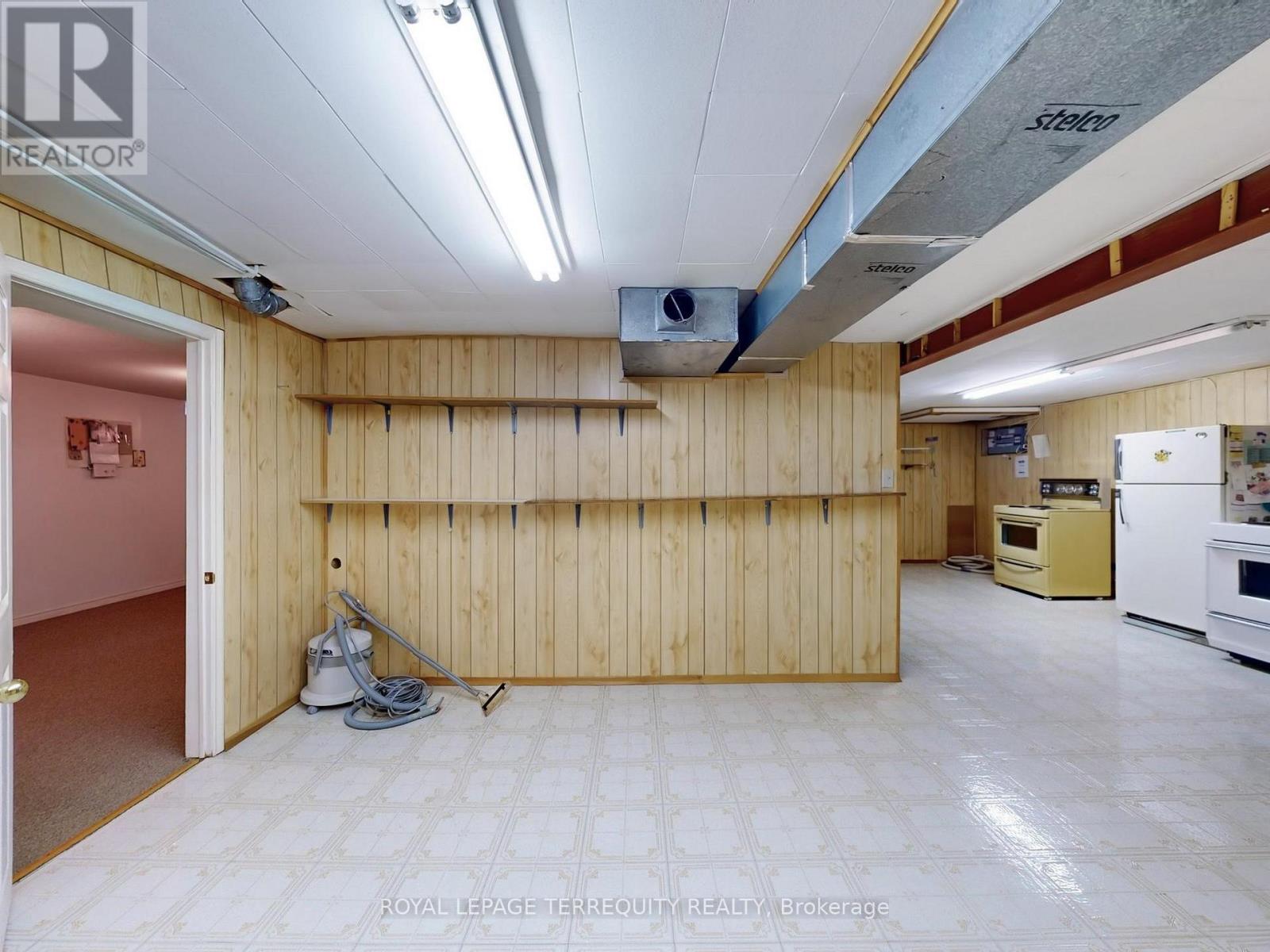 4 MOWAT COURT - 21