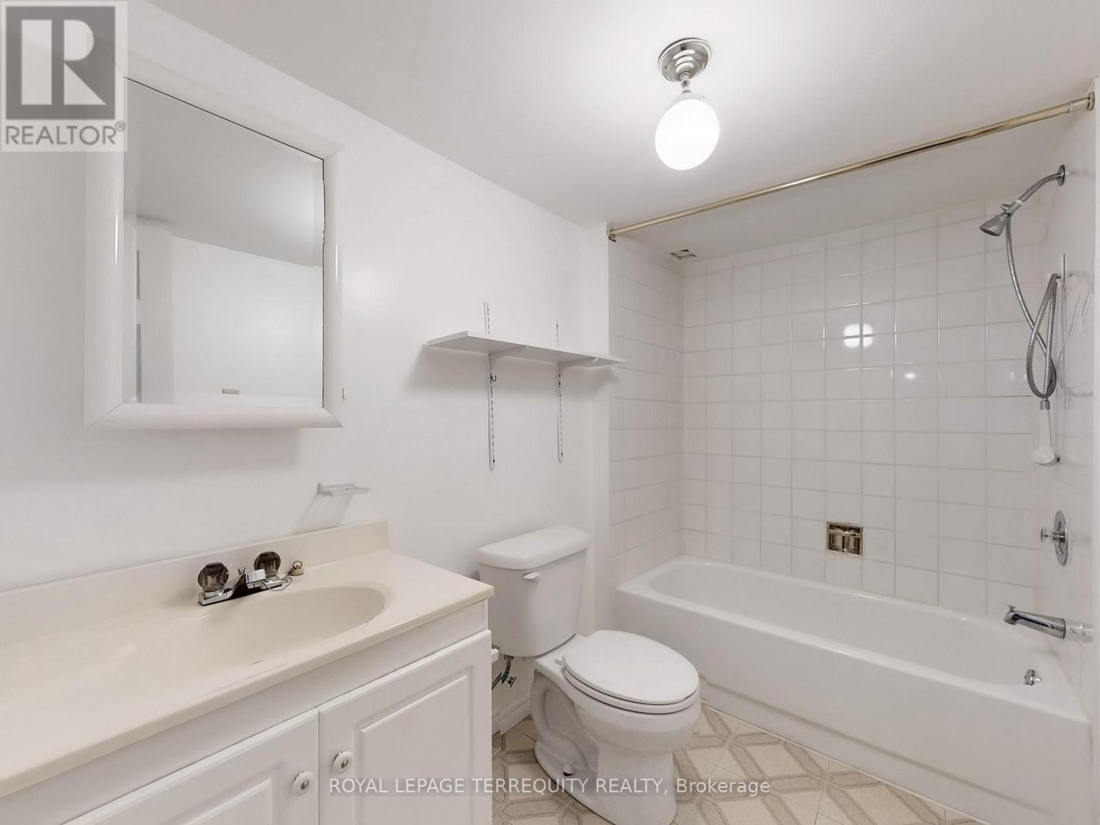 4 MOWAT COURT - 22