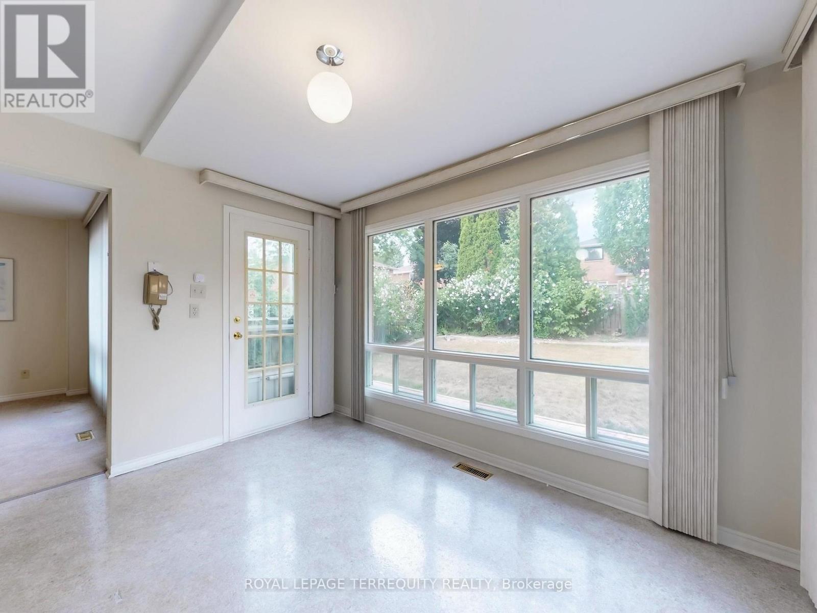 4 MOWAT COURT - 6