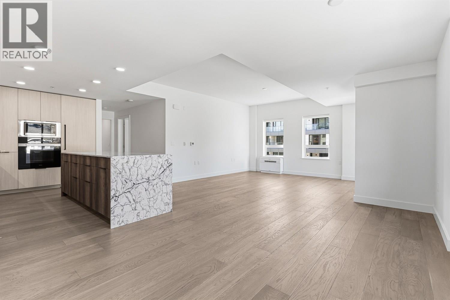 301 3590 39TH Avenue - main photo