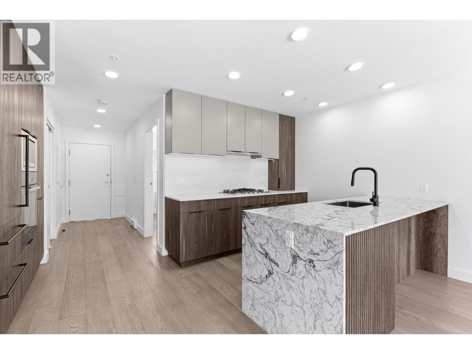 202 3590 39TH Avenue - photo 2