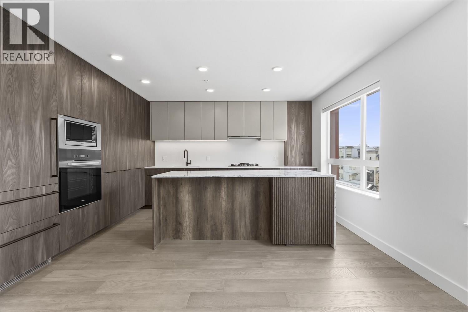 307 3590 39TH Avenue - photo 2