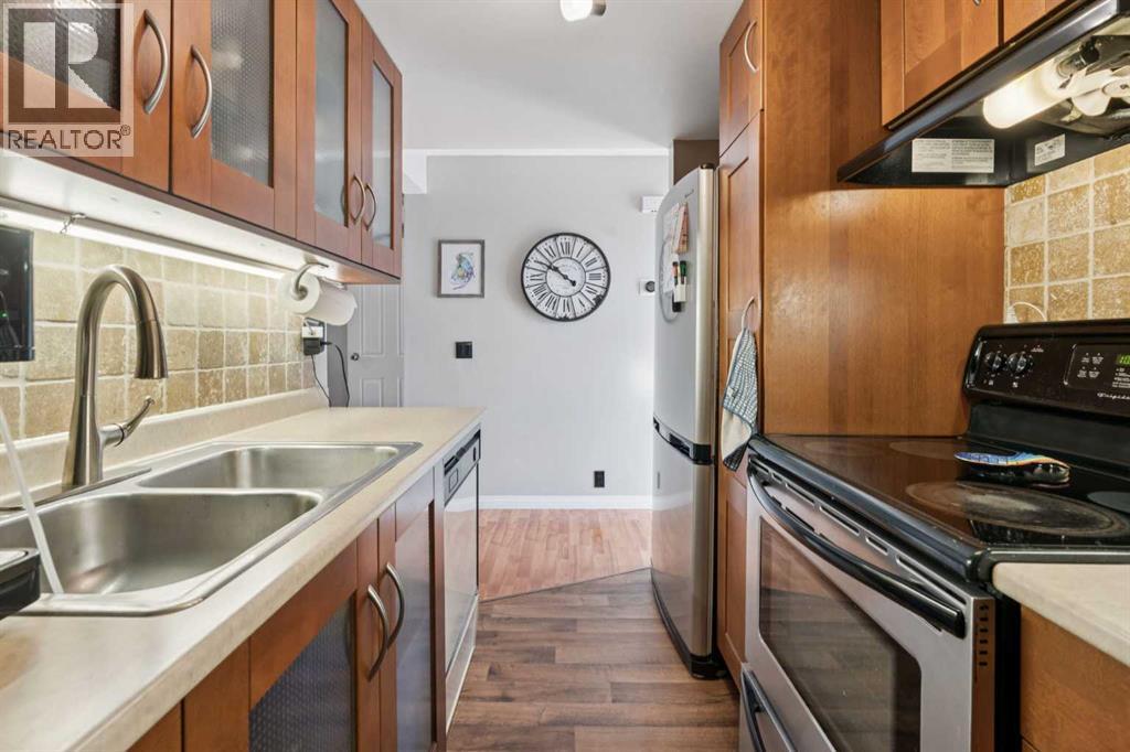 Single Family House for Sale in    Avenue NW Huntington Hills Calgary 