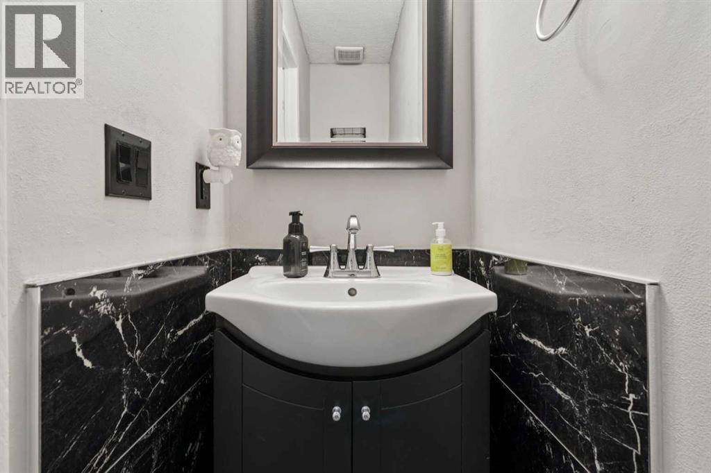 Single Family House for Sale in    Avenue NW Huntington Hills Calgary 