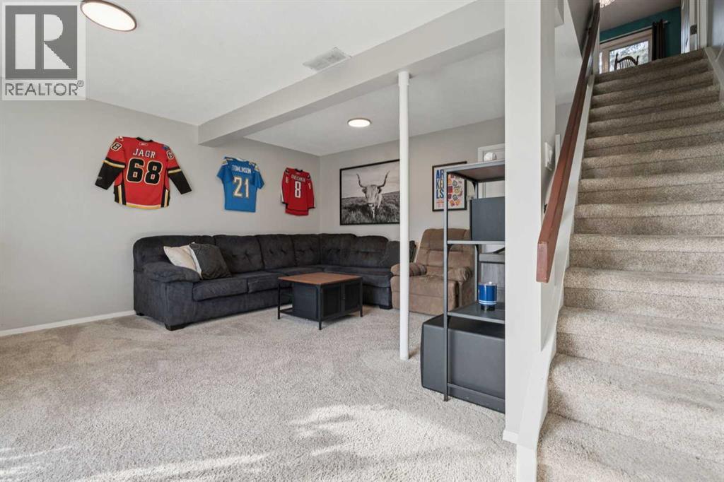 Single Family House for Sale in    Avenue NW Huntington Hills Calgary 