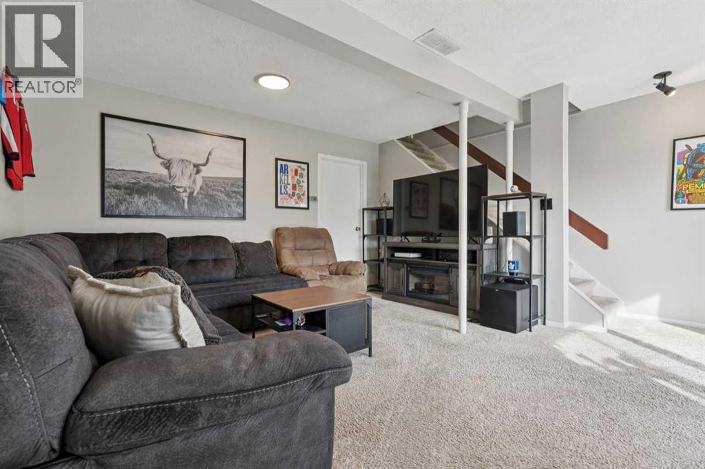 Single Family House for Sale in    Avenue NW Huntington Hills Calgary 