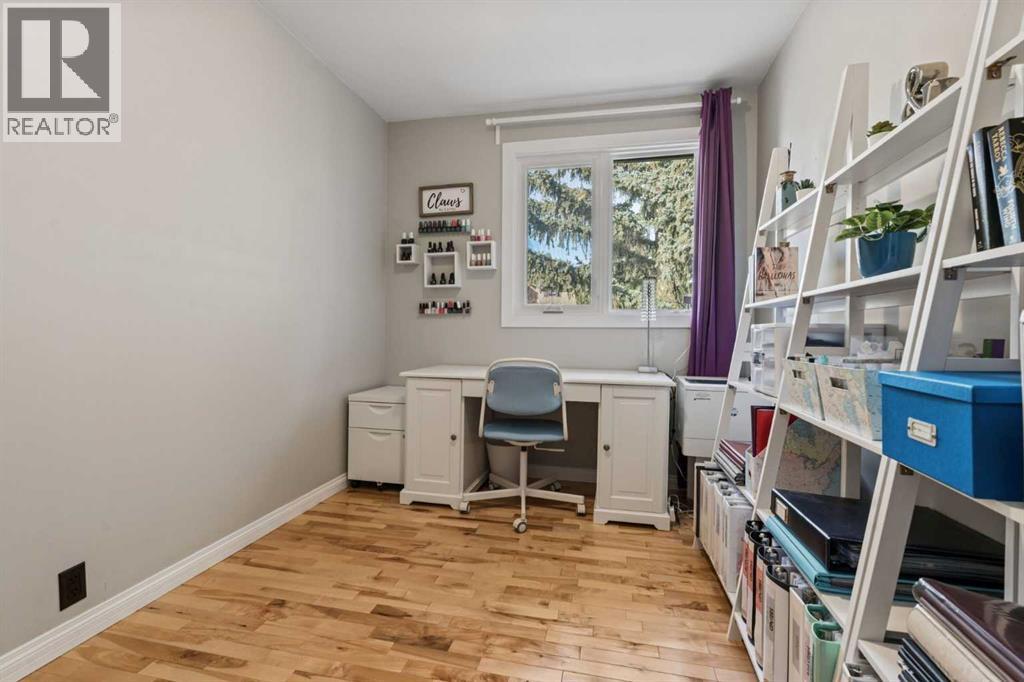 Single Family House for Sale in    Avenue NW Huntington Hills Calgary 