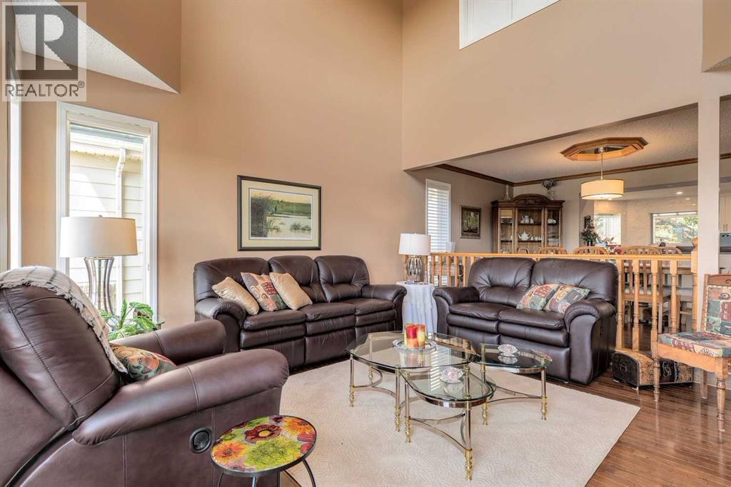 Single Family House for Sale in  Woodacres Drive SW Woodbine Calgary 