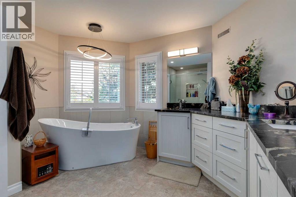 Single Family House for Sale in  Woodacres Drive SW Woodbine Calgary 