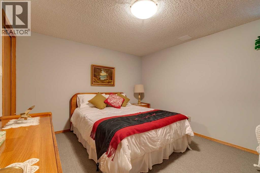 Single Family House for Sale in  Woodacres Drive SW Woodbine Calgary 