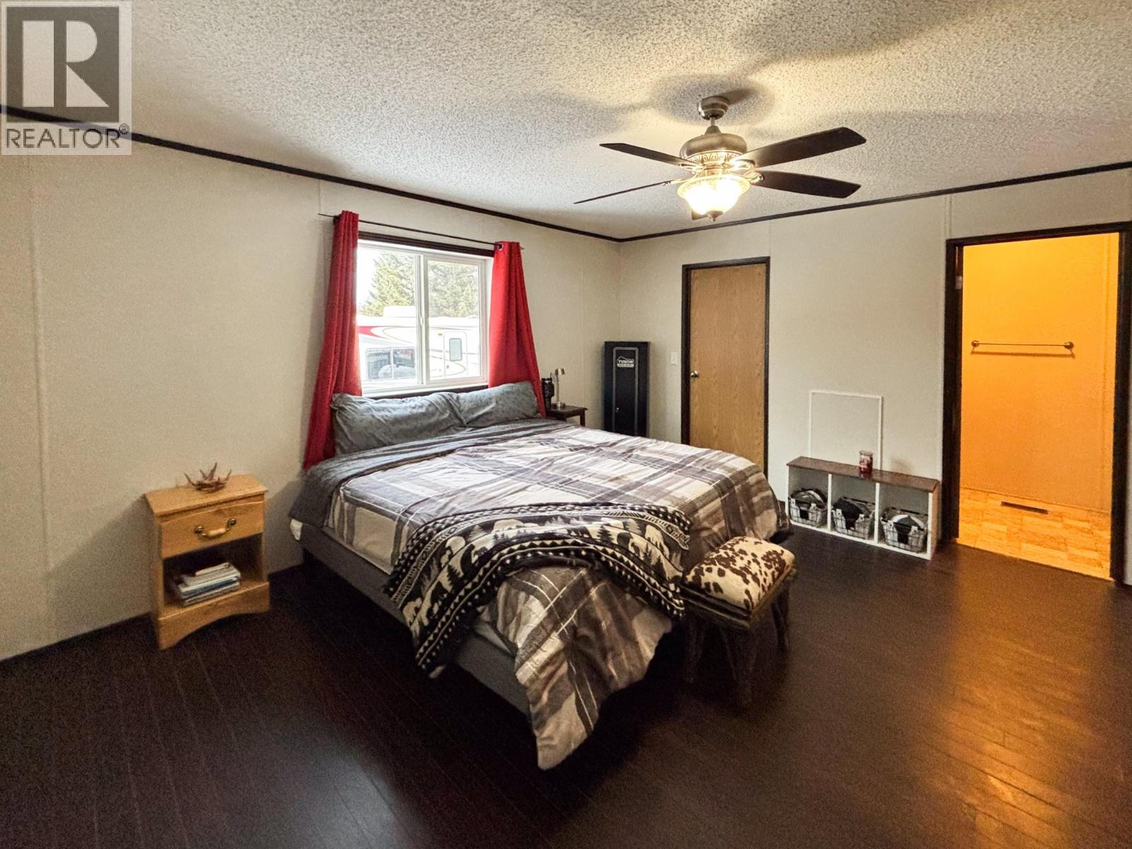 4821 CRESCENTWOOD Drive, Edgewater