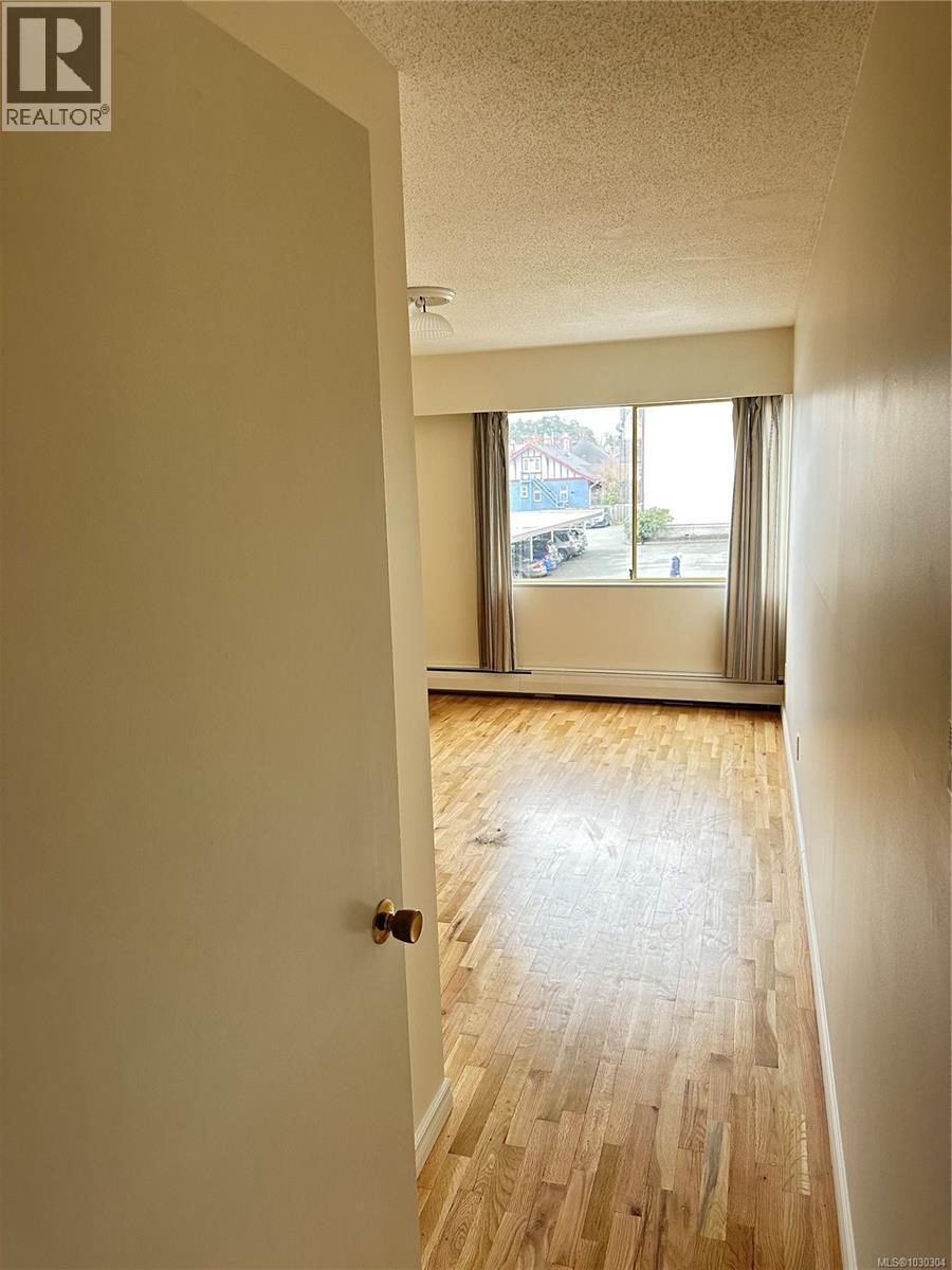 212 964 Heywood Ave, Victoria