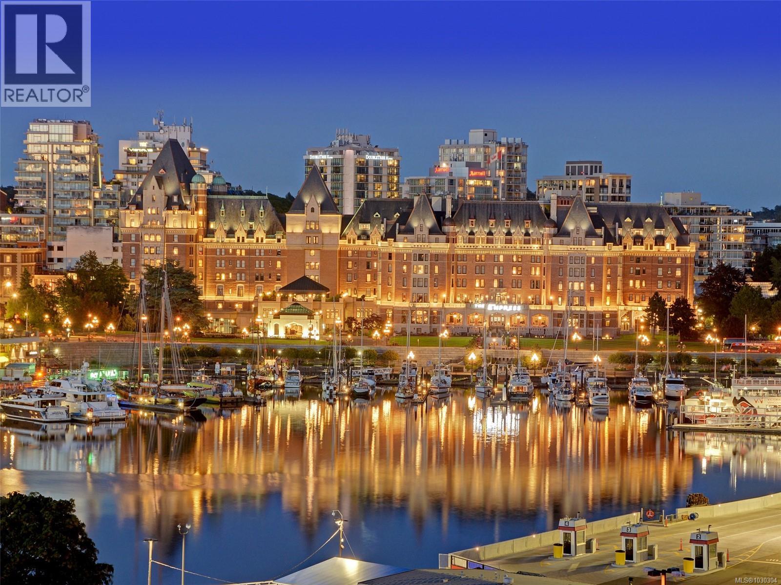 212 964 Heywood Ave, Victoria