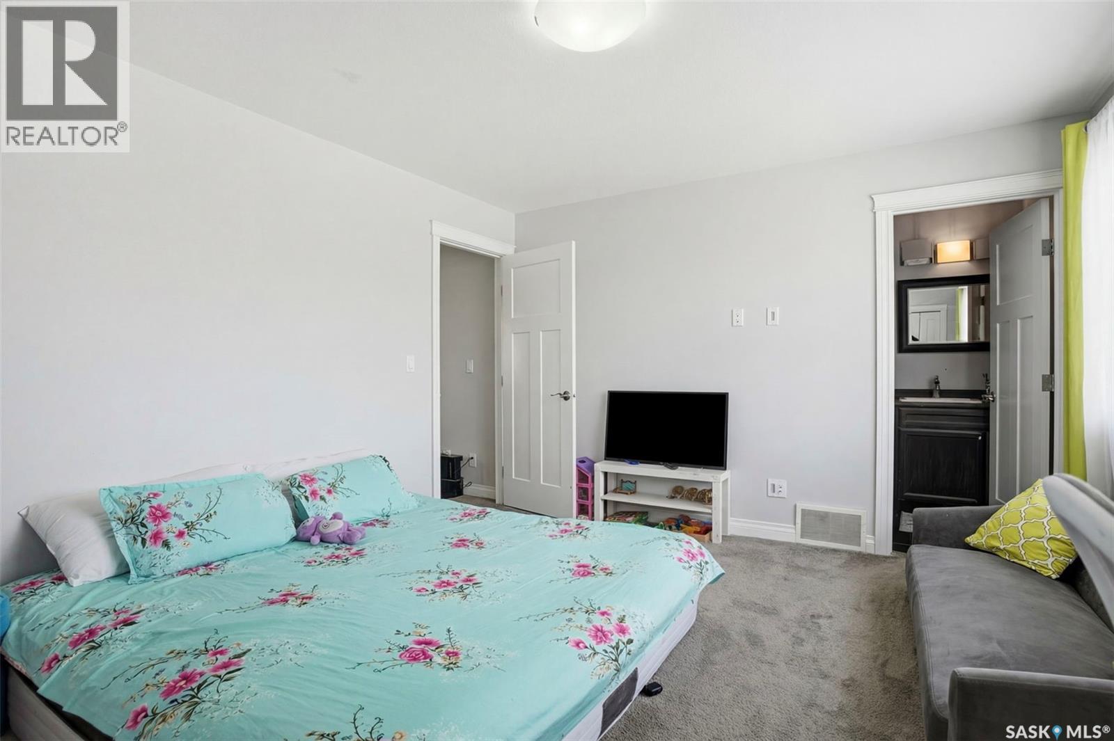 Single Family House 2 Level for Sale in  Wyant LANE Saskatoon 