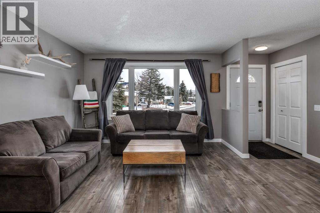 94 Glendale Way, Cochrane