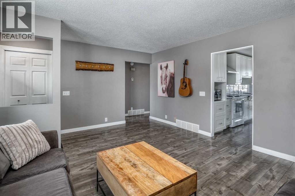 94 Glendale Way, Cochrane