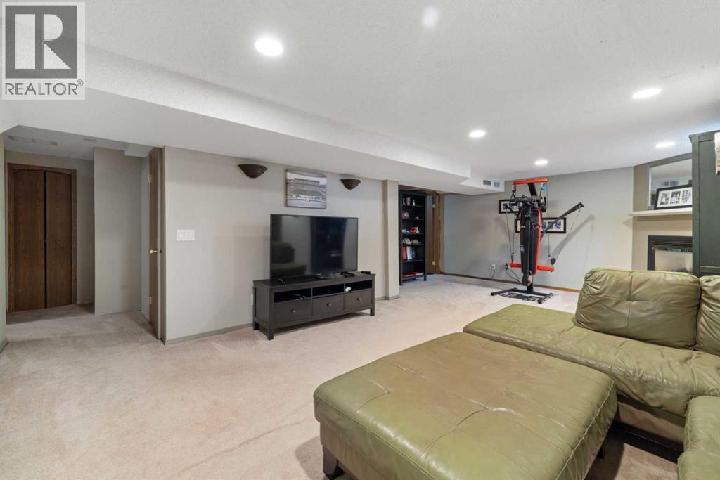 156 Woodfield Road SW, Calgary, Alberta