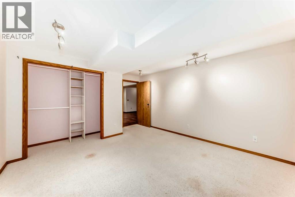 Single Family House Bungalow for Sale in  Somerglen Road SW Somerset Calgary 