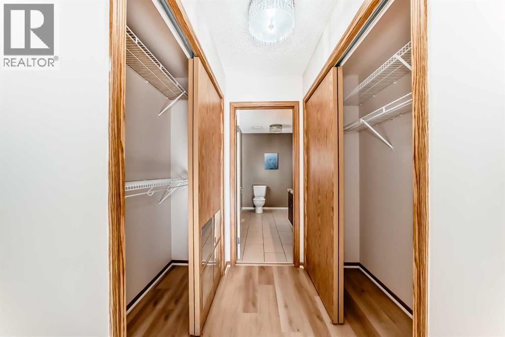 Single Family House Bungalow for Sale in  Somerglen Road SW Somerset Calgary 