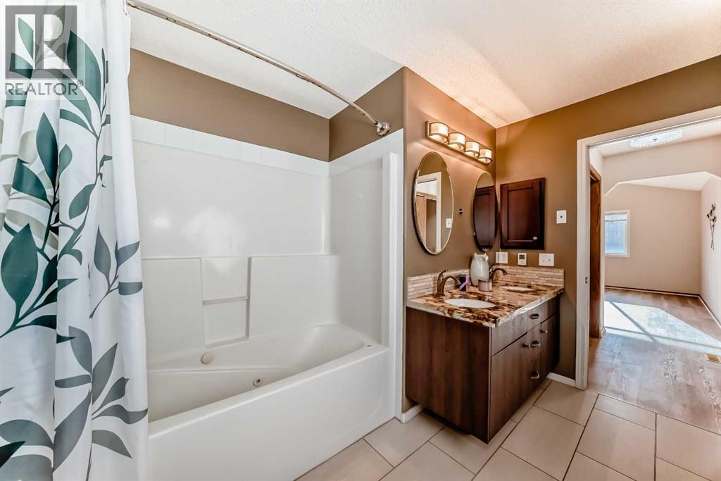 Single Family House Bungalow for Sale in  Somerglen Road SW Somerset Calgary 