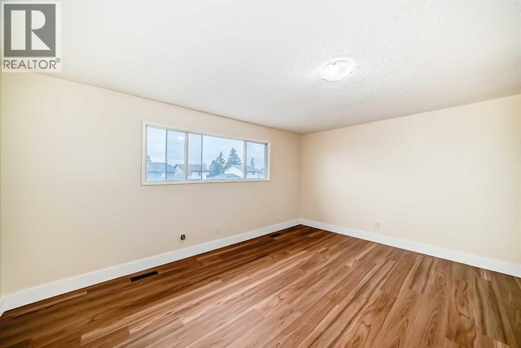 Single Family House for Sale in  Templeby Way NE Temple Calgary 