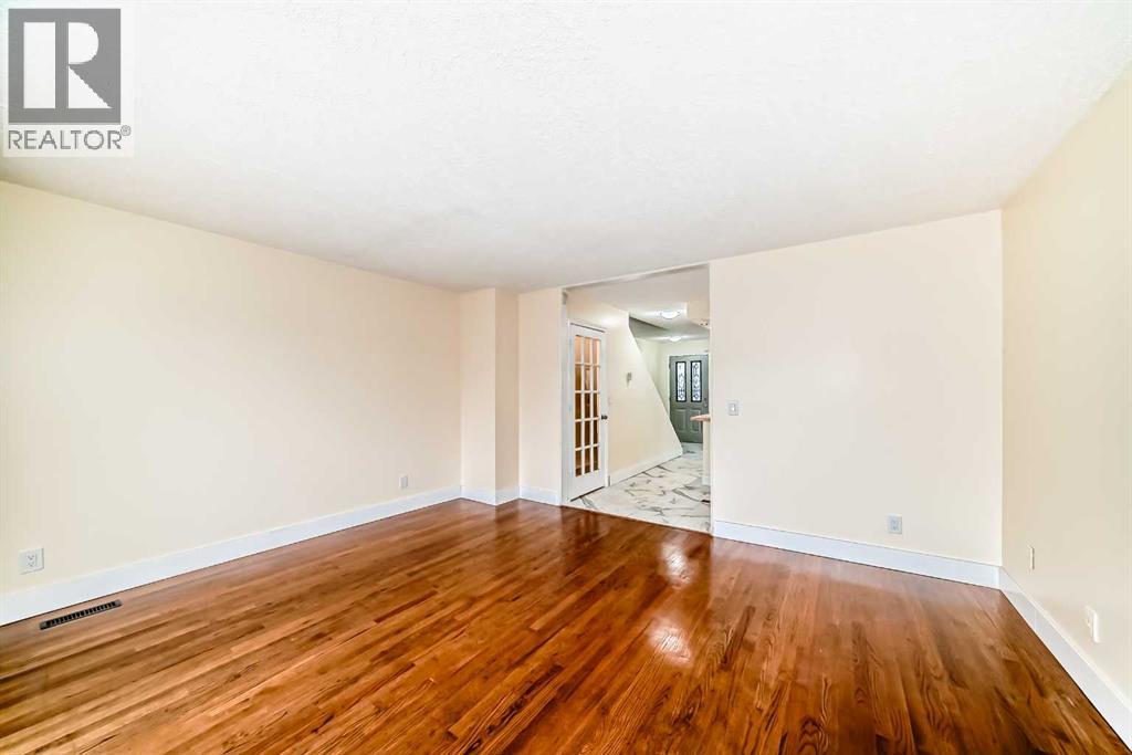 Single Family House for Sale in  Templeby Way NE Temple Calgary 