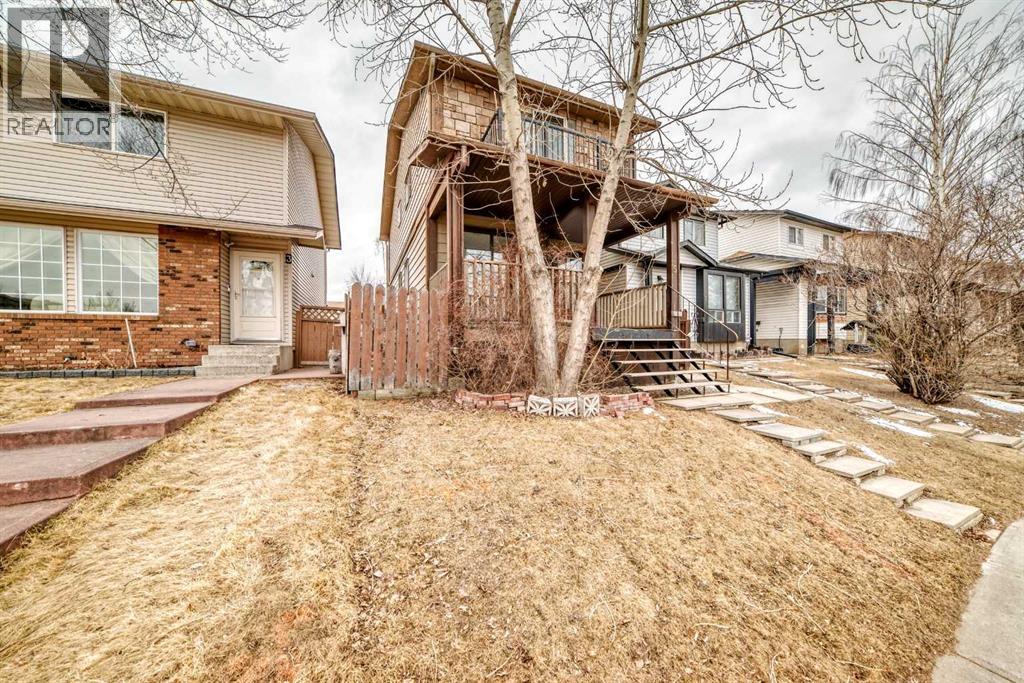 Single Family House for Sale in  Templeby Way NE Temple Calgary 